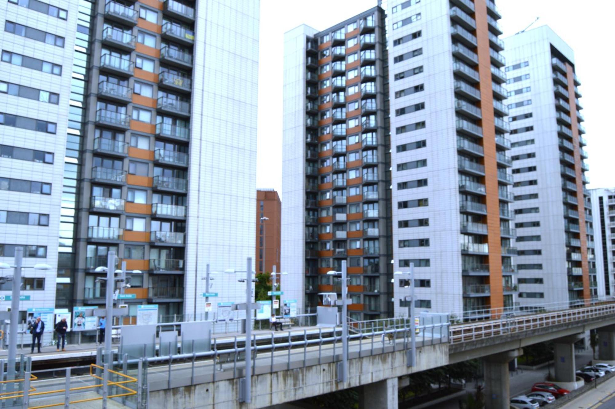 Entire Apartment Next To Canary Wharf In Лондон Екстер'єр фото