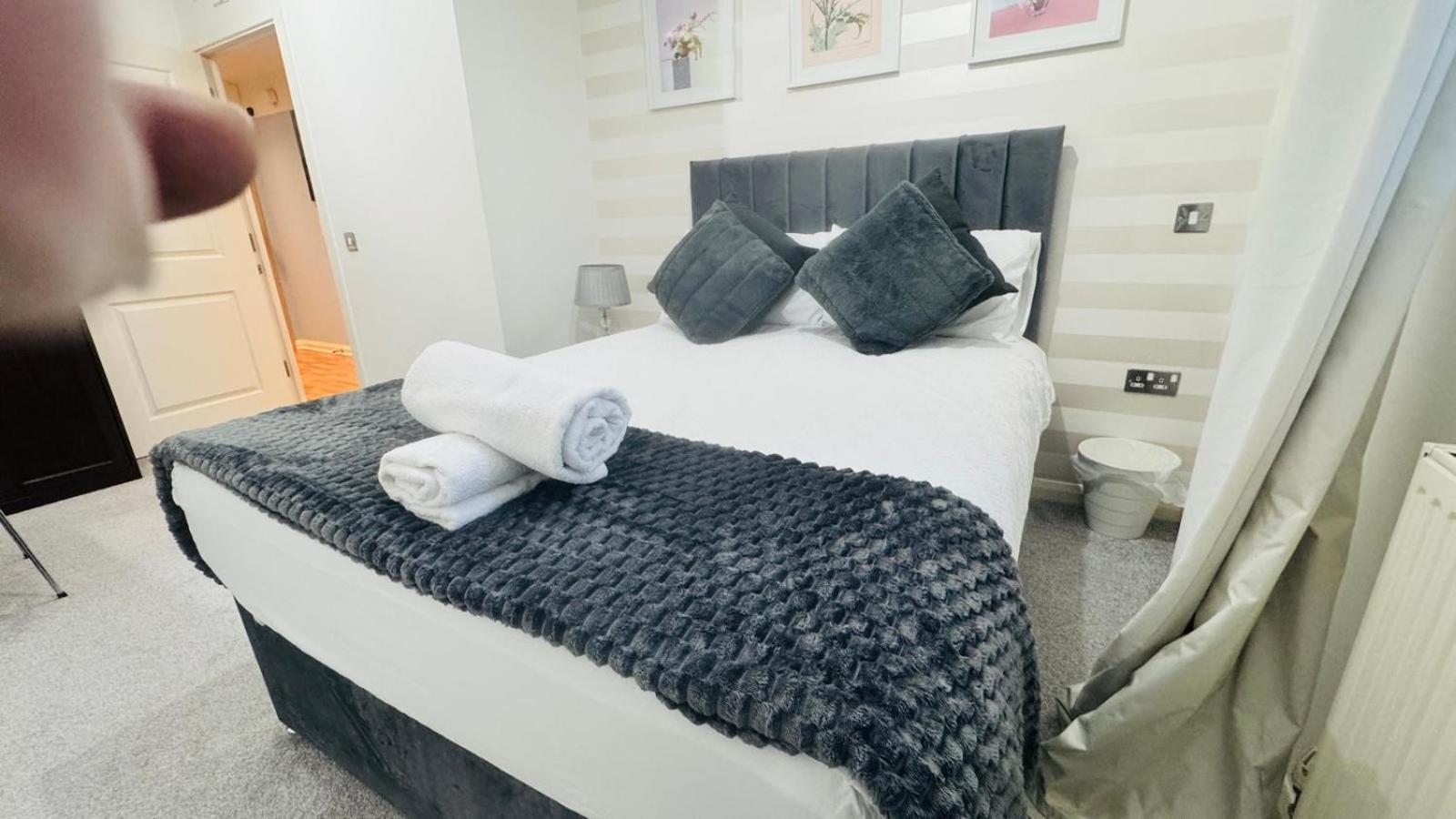 Entire Apartment Next To Canary Wharf In Лондон Екстер'єр фото