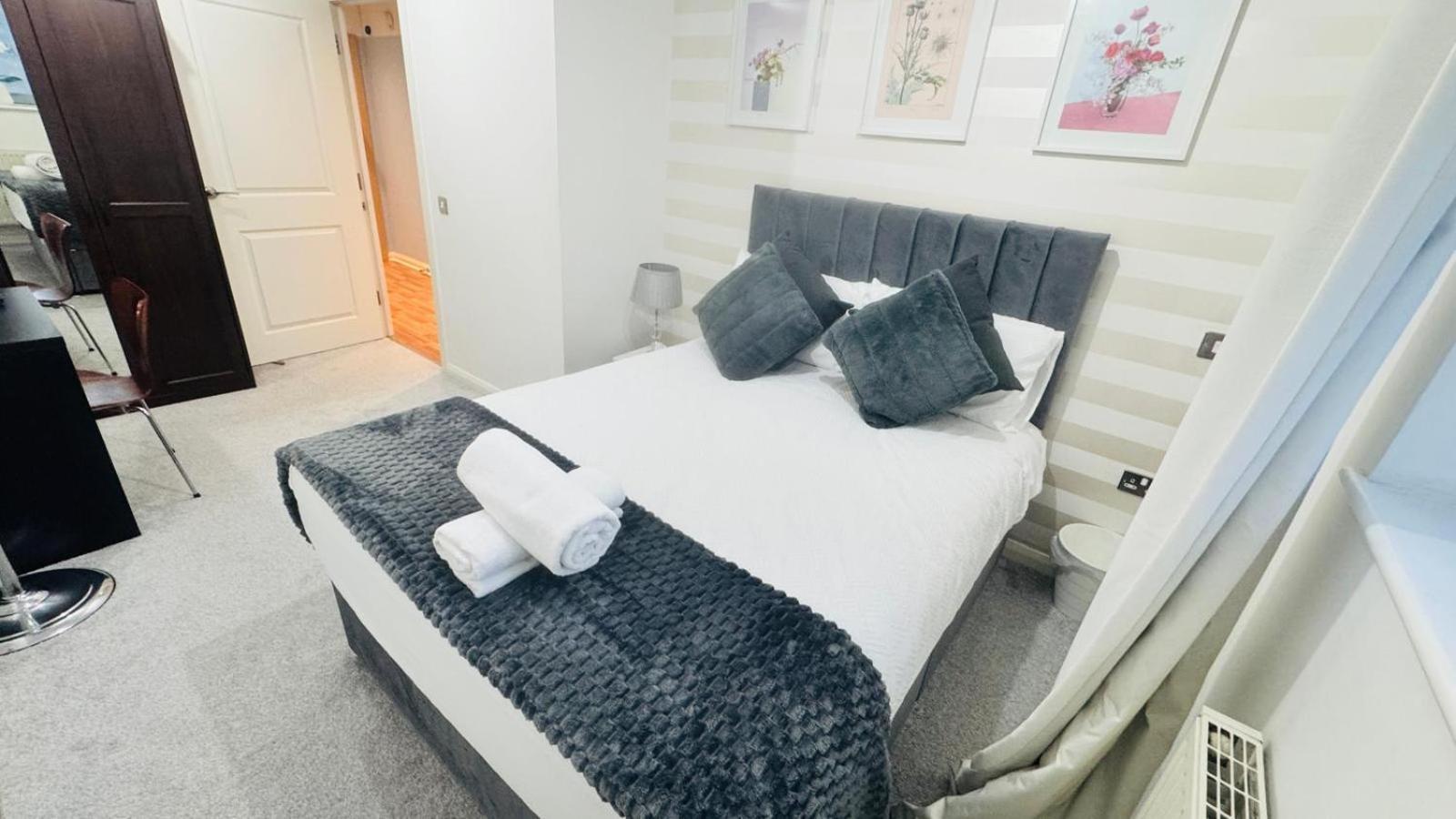 Entire Apartment Next To Canary Wharf In Лондон Екстер'єр фото