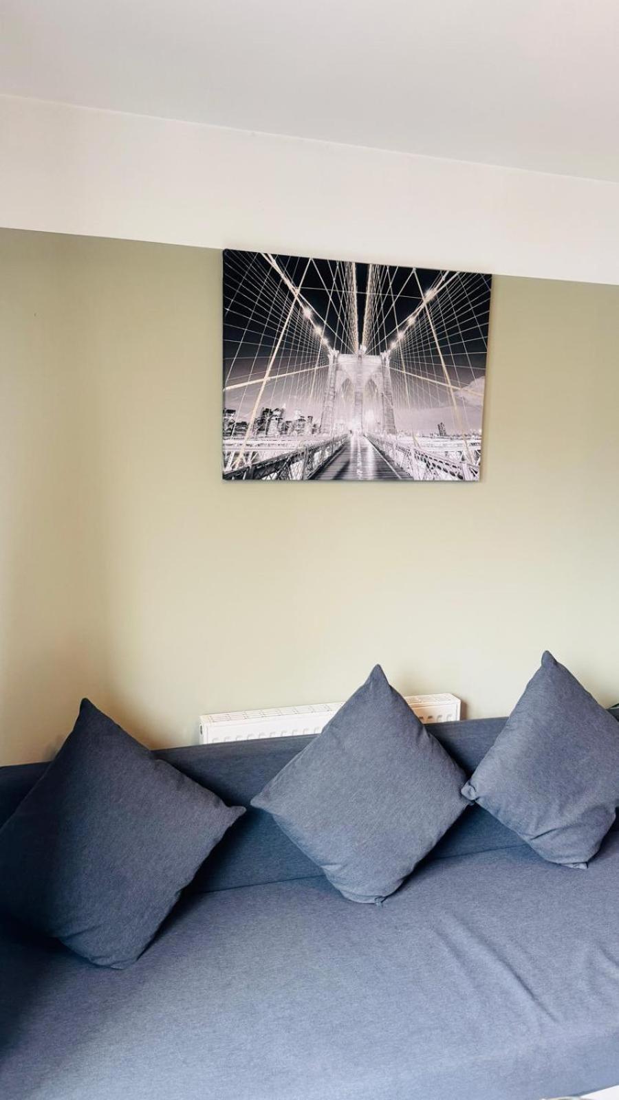 Entire Apartment Next To Canary Wharf In Лондон Екстер'єр фото